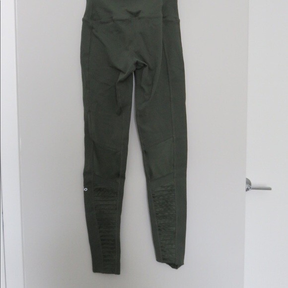 Alo Yoga Leggings Olive Green High Waisted Moto Full Length Workout Extra Small - Picture 9 of 9